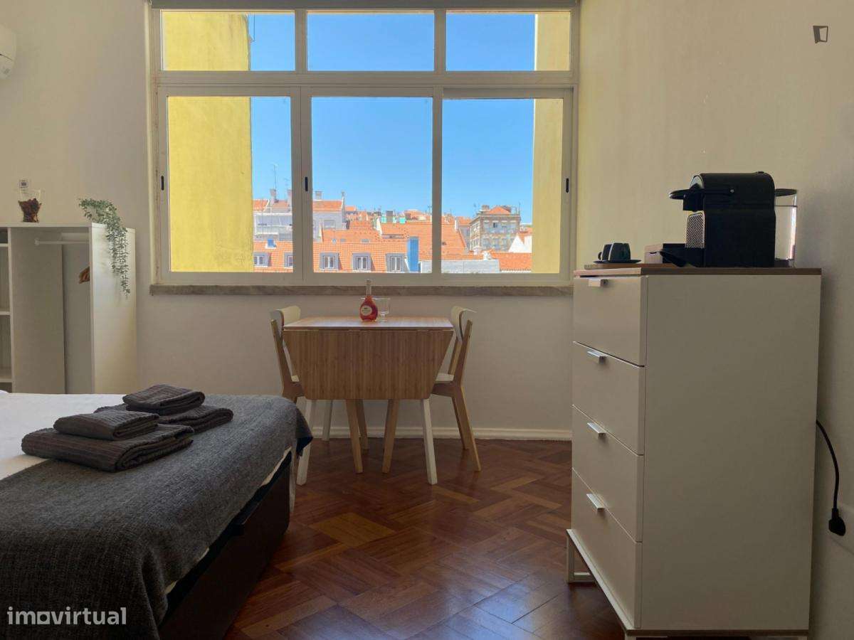 Quarto - localizado em Anjos Lisbon - Grande imagem: 5/6