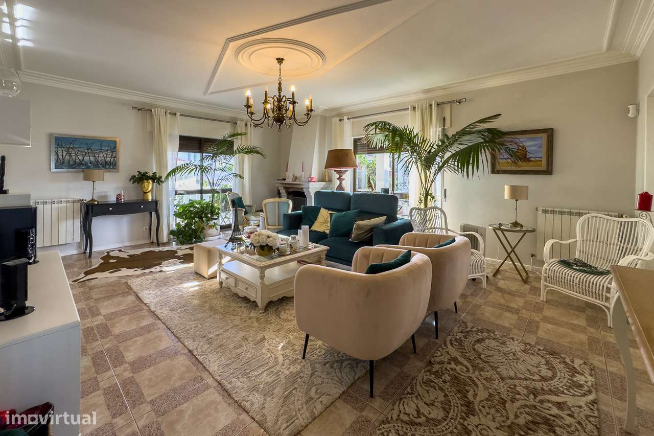 Moradia de Luxo T4 | Piscina Aquecida | Exclusividade Total em Amares-6