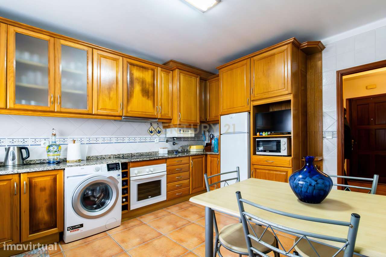 Apartamento T3 Luminoso em Zona Tranquila em Marinha Grande - Grande imagem: 2/15