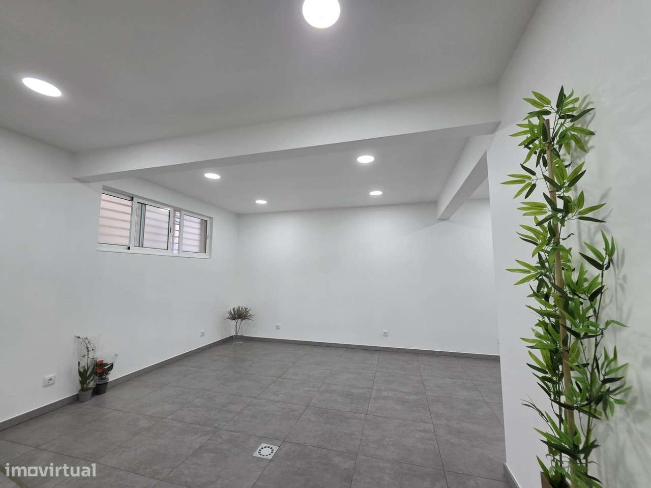 Espaço Armazém/Serviços (Não Habitável) - Grande imagem: 4/20