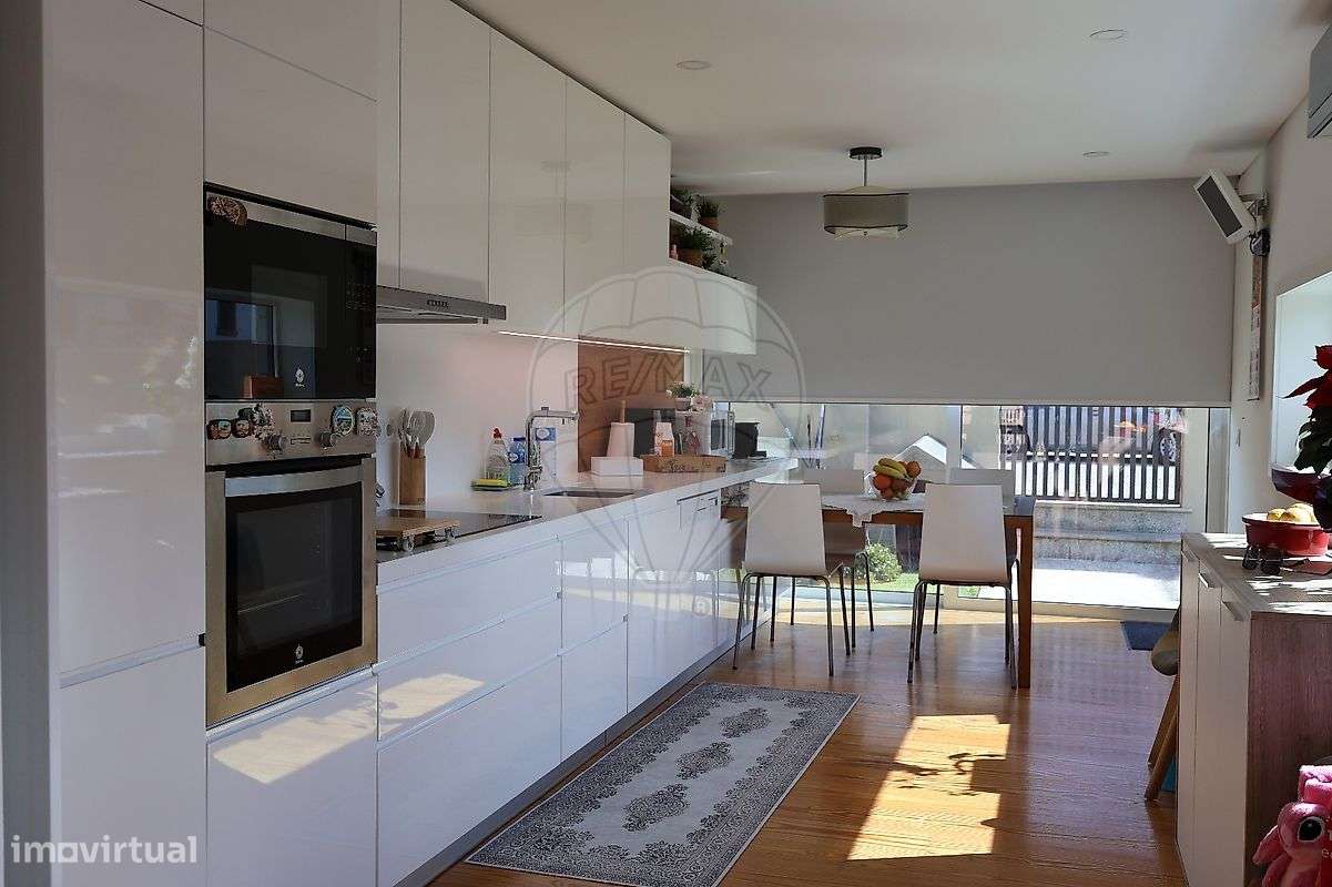 Moradia T4 para venda-5