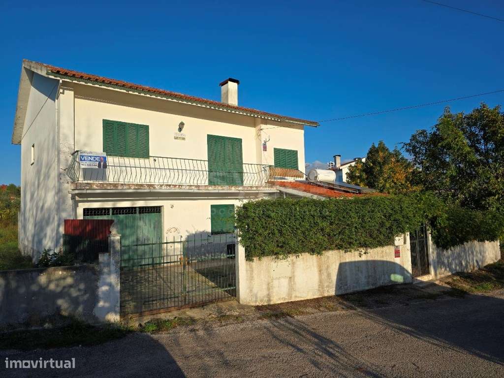 Moradia T4 com garagem e logradouro em Coja - Grande imagem: 5/40