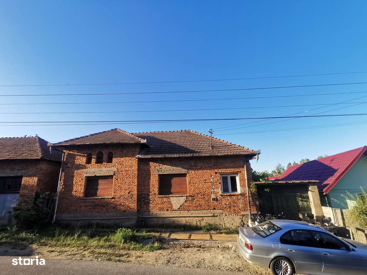 Casă de vânzare, 3 camere, teren 1356mp, zonă frumoasă - Imagine principală: 2/18
