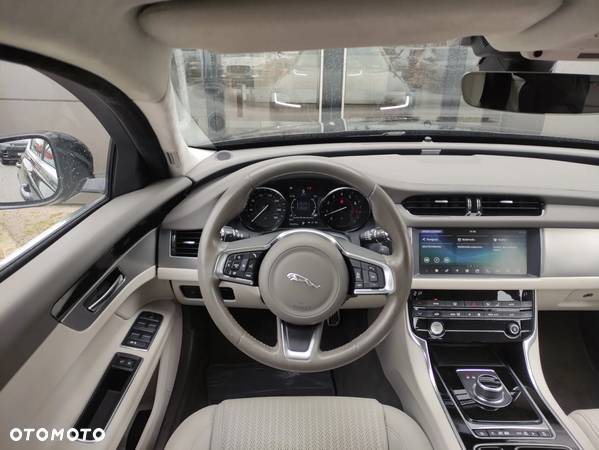 Jaguar XF 2.0 T Prestige - 28