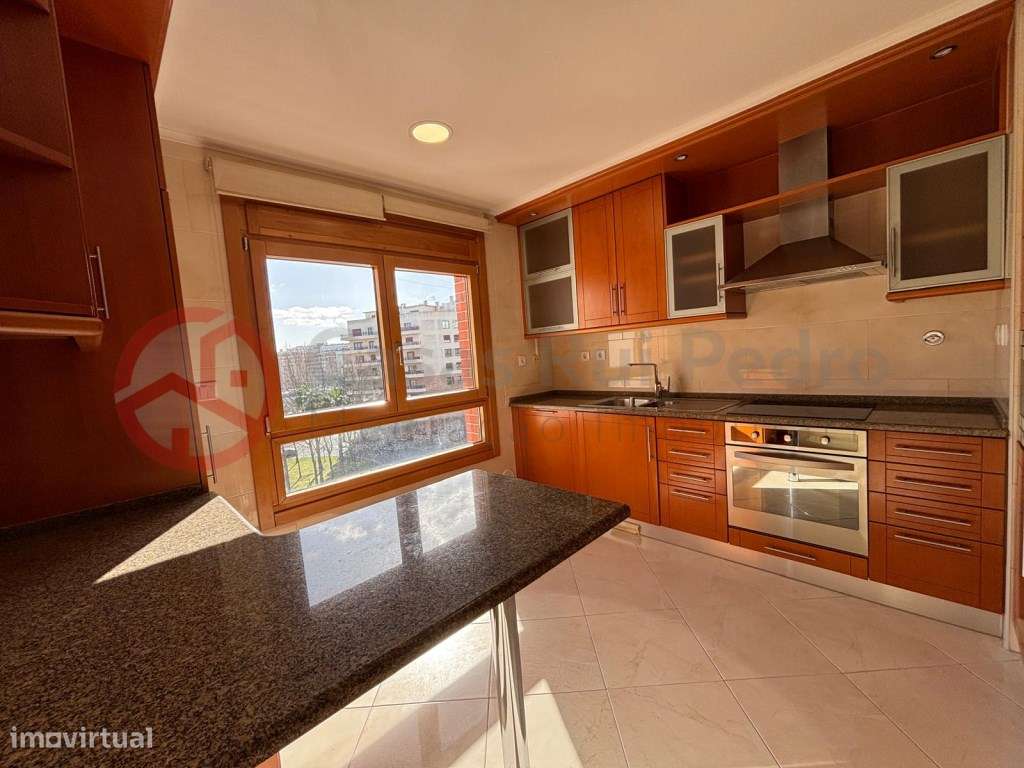 Excelente Apartamento T3, prédio com elevador, parqueamento e arrec... - Grande imagem: 3/30