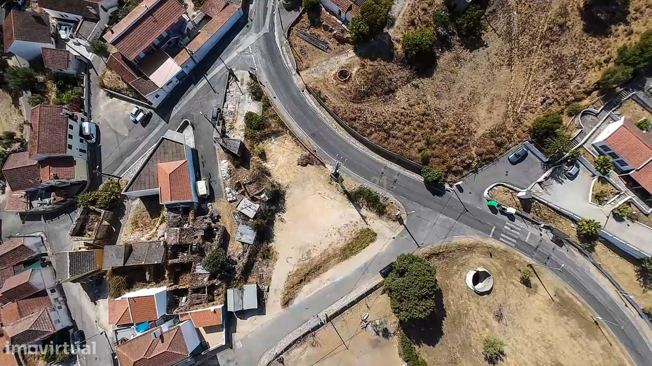 Terreno urbano com 1260m2 em Fanhões-2