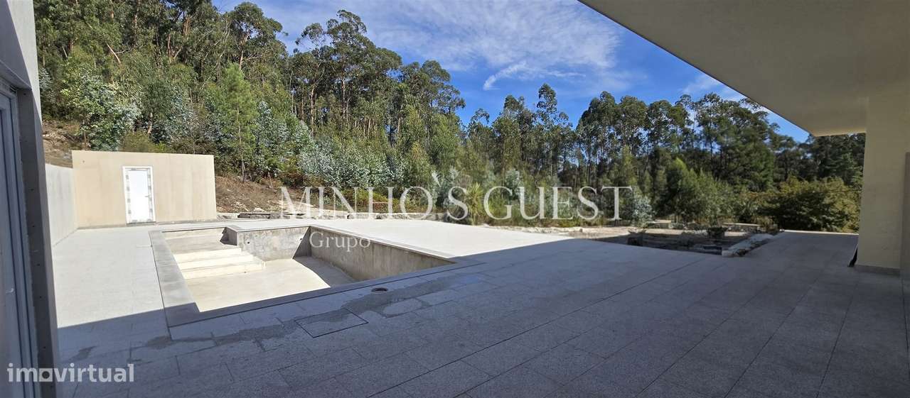 Moradia Individual V3 Nova c/ Piscina, Churrasqueira e Jardim em Espin - Grande imagem: 1/27