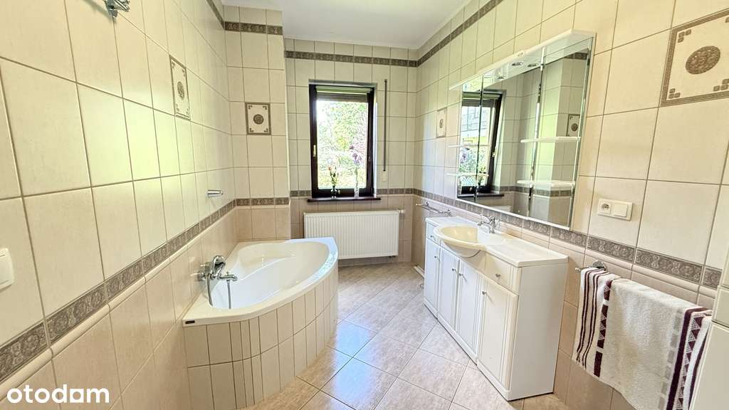 Duża działka, 4 pokoje, ogród i garaż, ul.Rybna-18