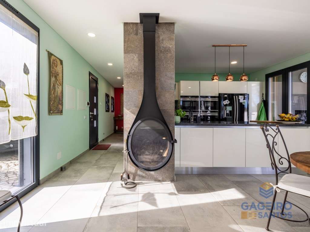 Moradia Térrea T3 Contemporânea com Piscina-18