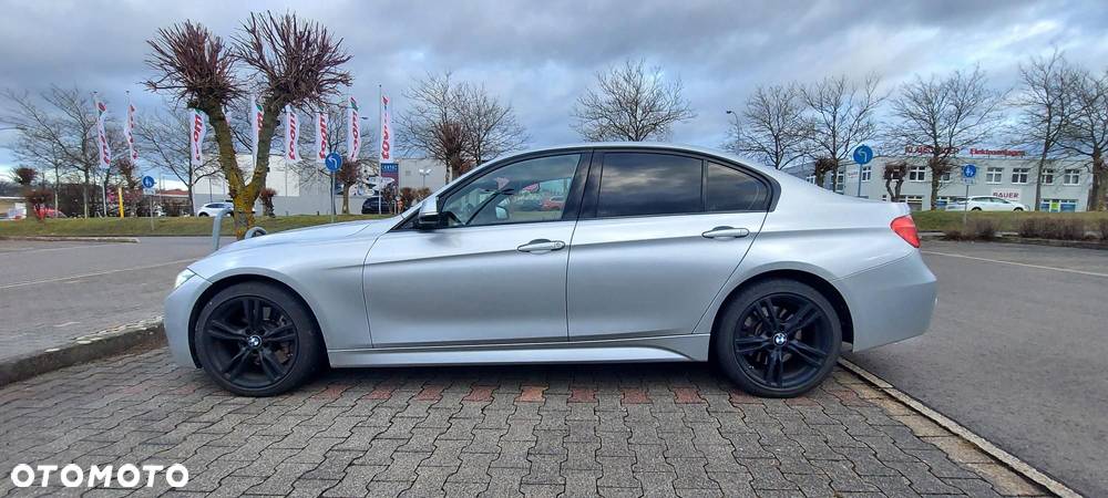 BMW Seria 3 335i xDrive M Sport - 10