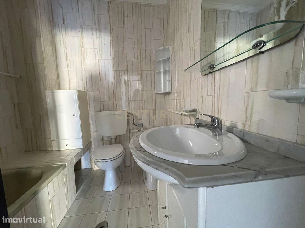 Exclusivo Apartamento T2 - Quarteira - Lugar de Garagem - Varandas - P-23