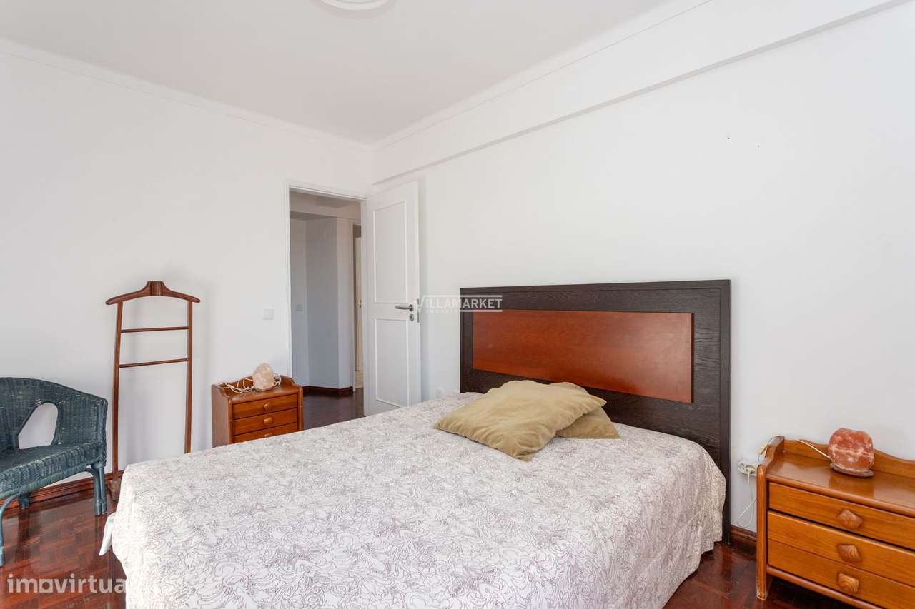 Apartamento T3 inserido no 2º andar de edifício com elevador situado n-14