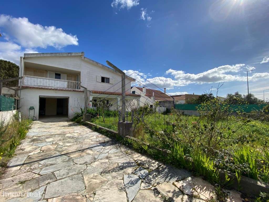 Moradia T3+1 com Grande Potencial na Lagoa de Albufeira - Sesimbra-48