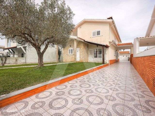 Moradia T3 com excelente exposição solar em São Bernardo - Grande imagem: 2/27