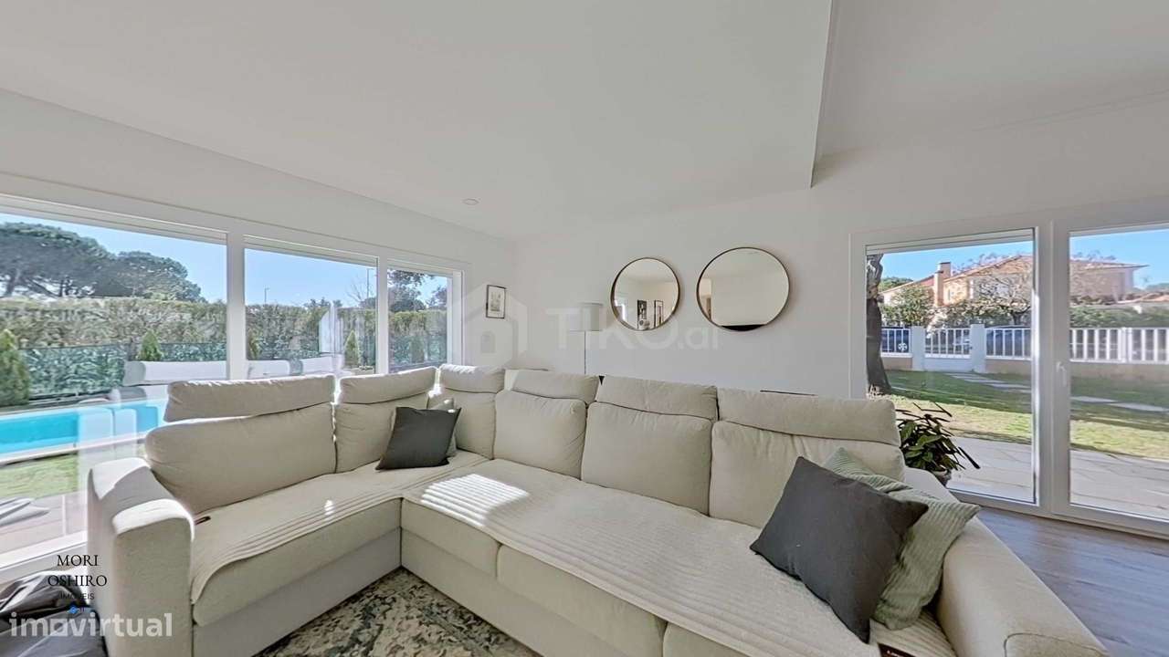 MORADIA T4 218M² EM TERRENO 1.044M² COM PISCINA EM CONDOMÍNIO GOLFE SA-8