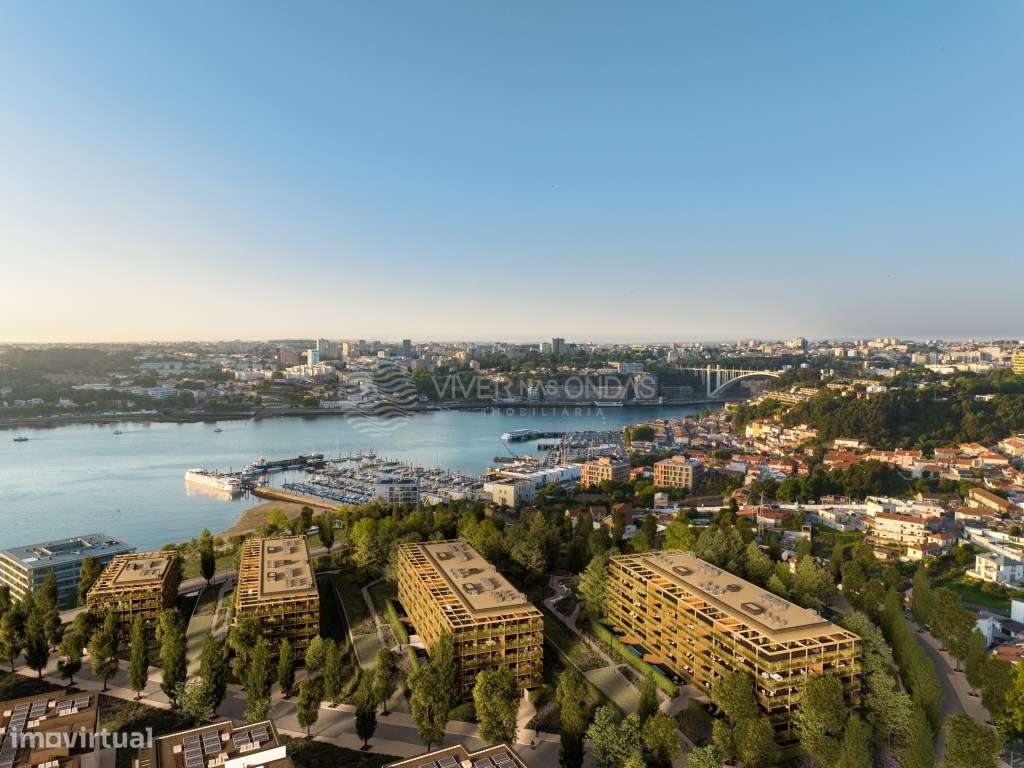 Apartamento T4 com 2 lugares de parqueamento e arrecadação.-20