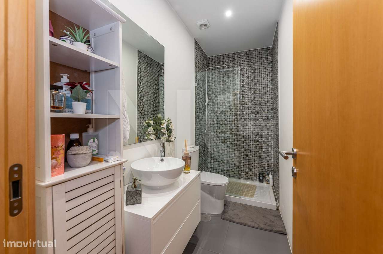 Moradia T3 com pátio, anexos e garagem em Paranhos - Porto-7