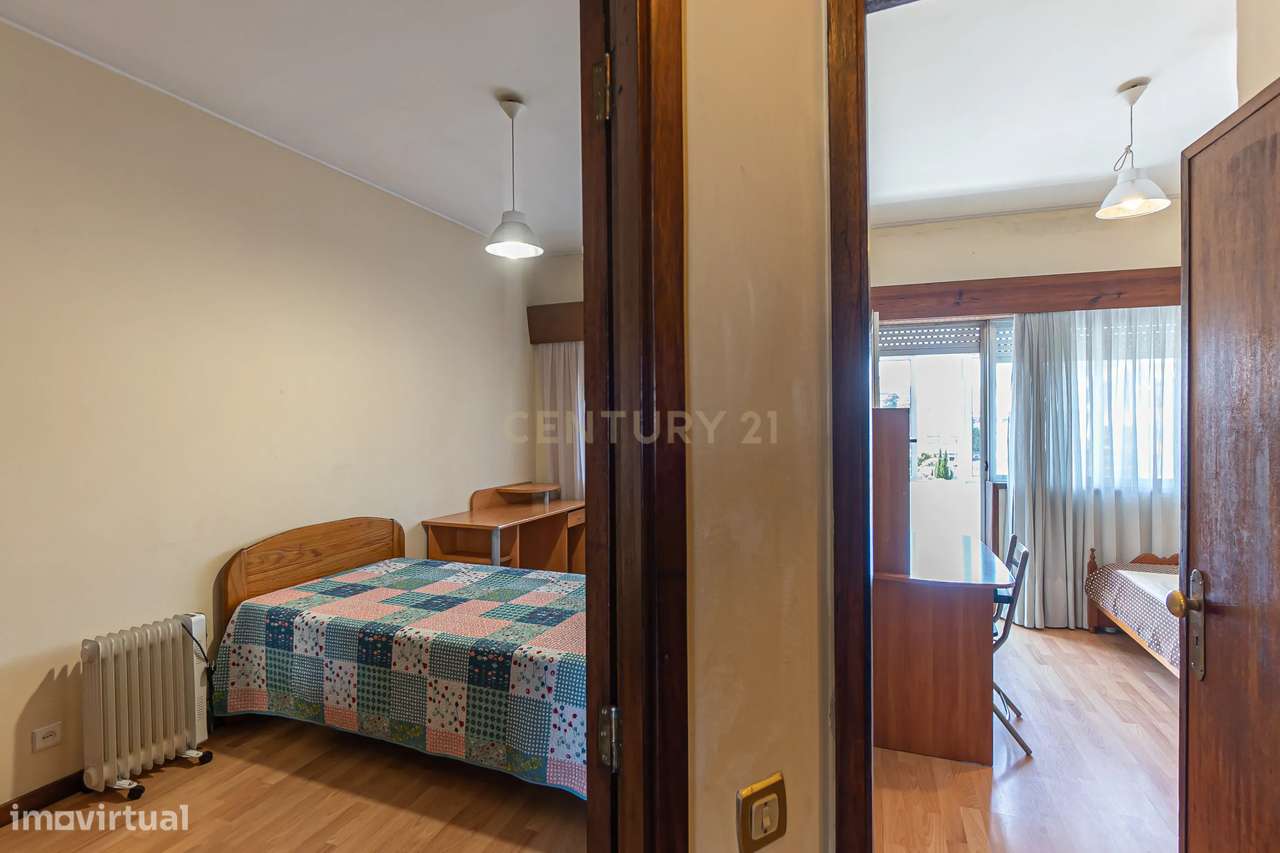 Apartamento T2+1 com Terraço na Prestigiada Rua da Alegria-29