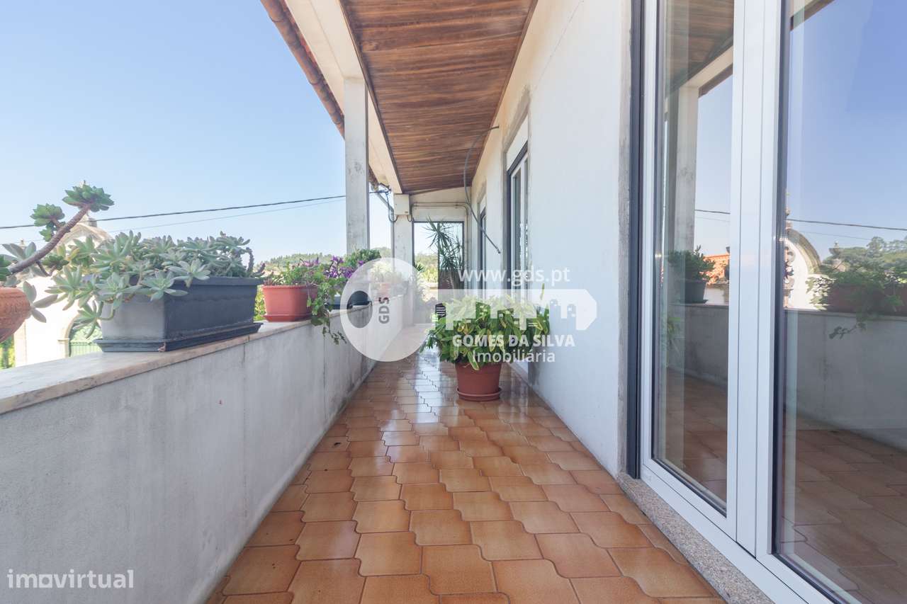 Moradia T3+1 com Espaços Comerciais – Ideal para Viver e Investir-14
