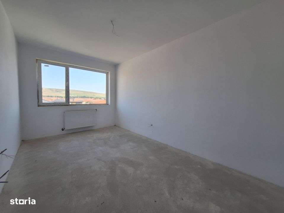 Apartament cu 3 camere semifinisat, balcon, zona Terra - Imagine principală: 4/8