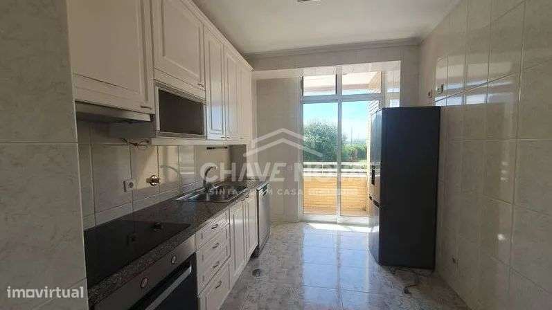 Apartamento T2 com área total de 87 m², localizado em Arcozelo V.N.G-6