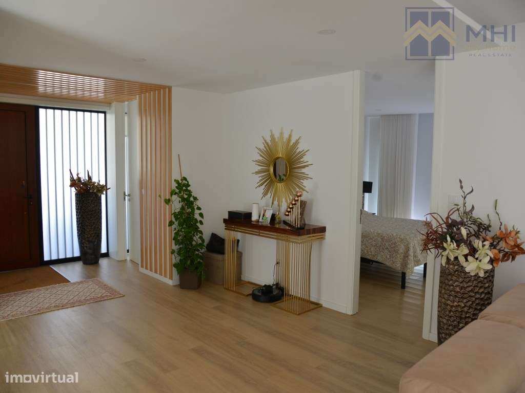 Excelente moradia Bifamiliar T3, a 100 metros da praia em Canidelo-9