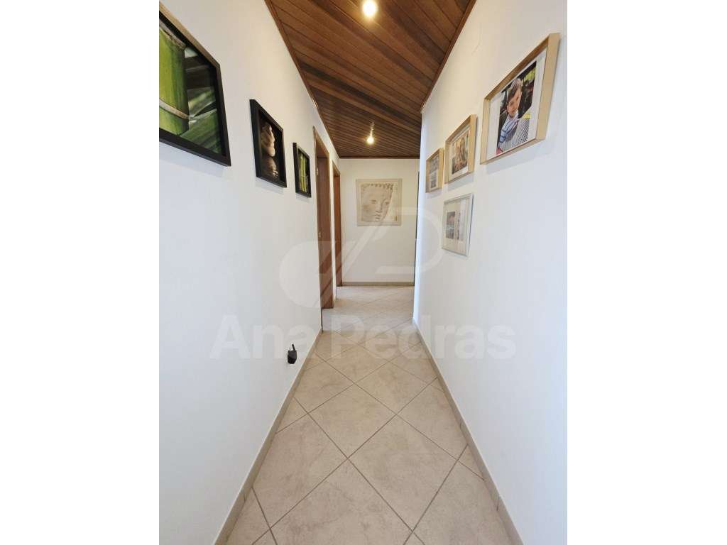 T2 Excecional com Terraço de 50m² na Baixa da Banheira-12