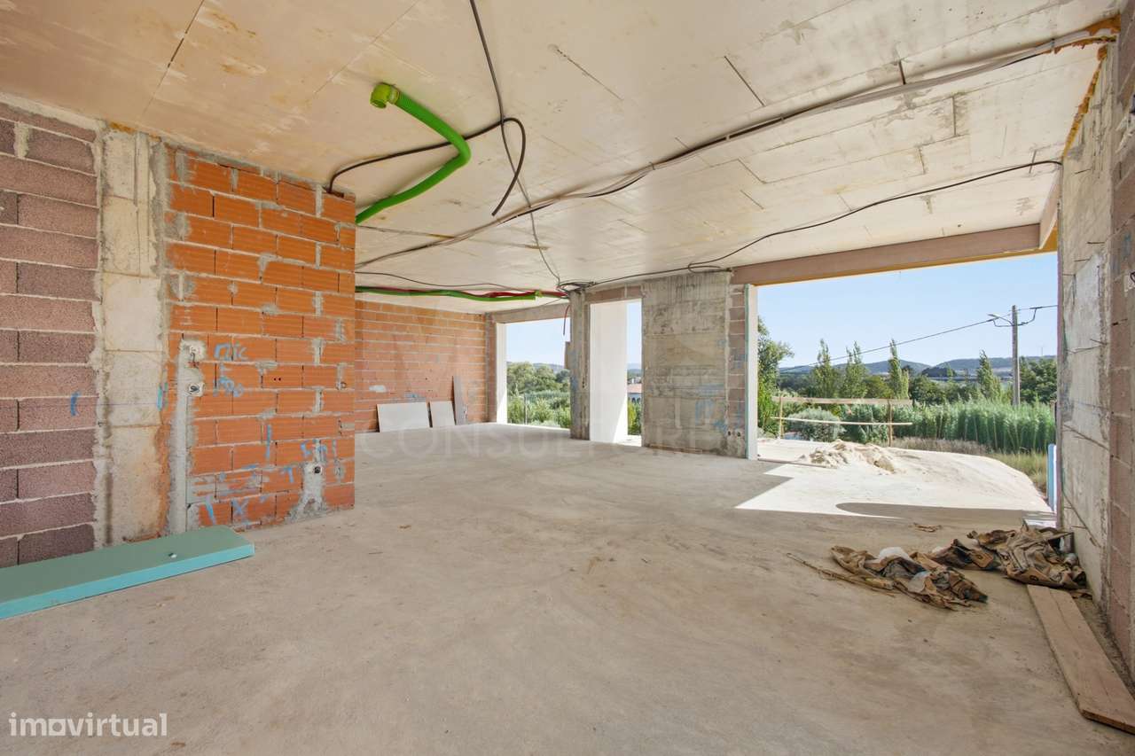 Moradia T4 com piscina em lote de 759m2 em Amoreira Óbidos-9