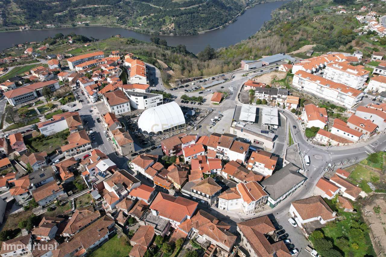 Edifício junto ao Mercado e Câmara Municipal - Investimento - Grande imagem: 5/7