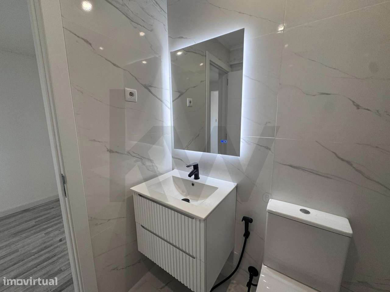 Apartamento T2+1 no centro da Cruz de Pau - Rua 25 de Abril-9