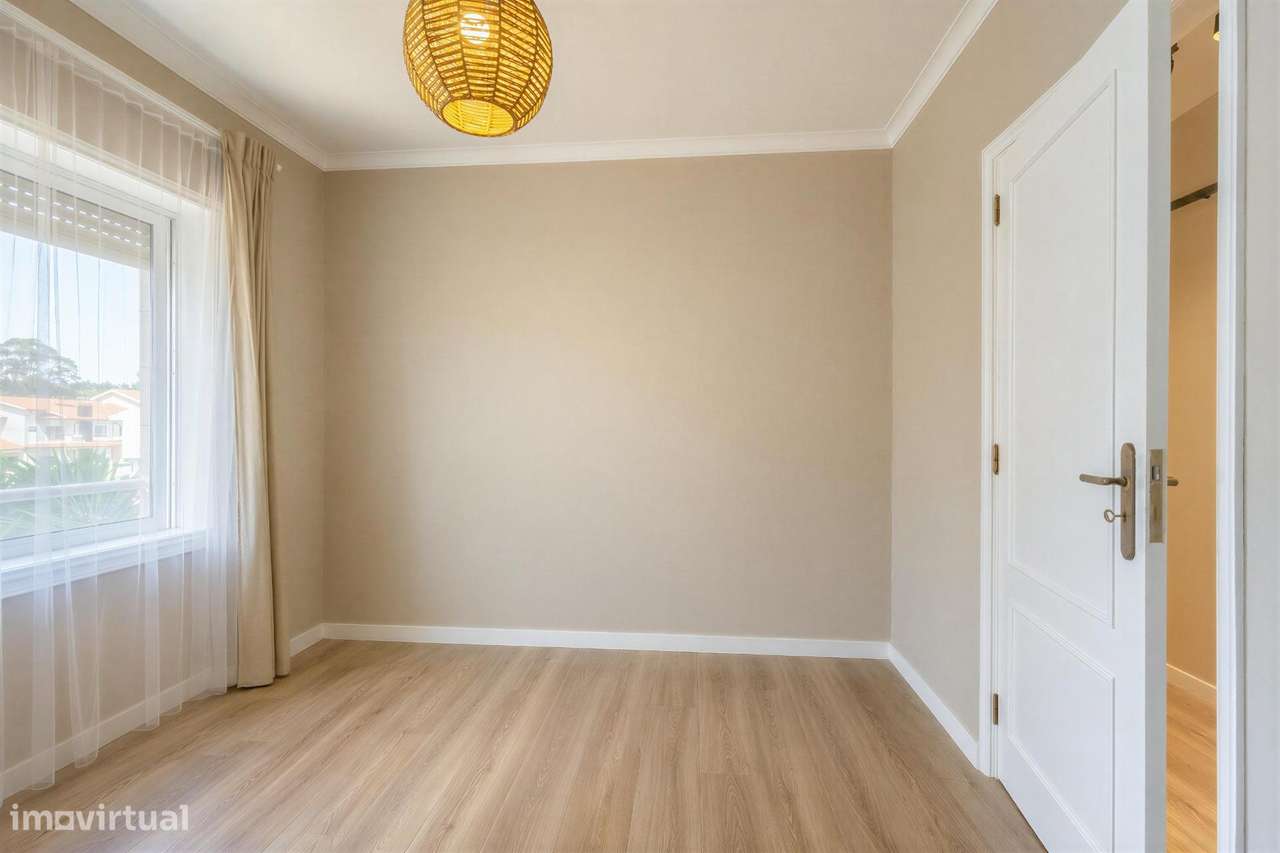 Apartamento T2 com Varanda — Excelente Localização junto ao Metro-19