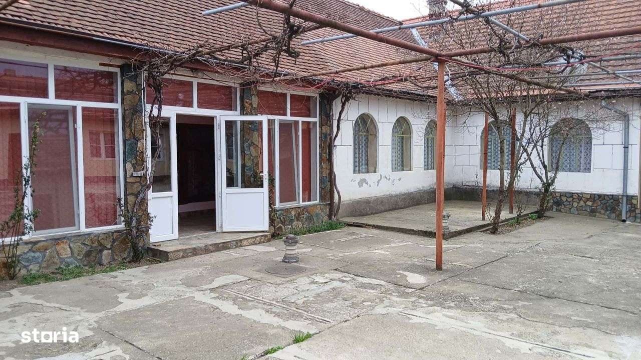 Comision 0 - Casa cu 2 corpuri in Paltinis-8