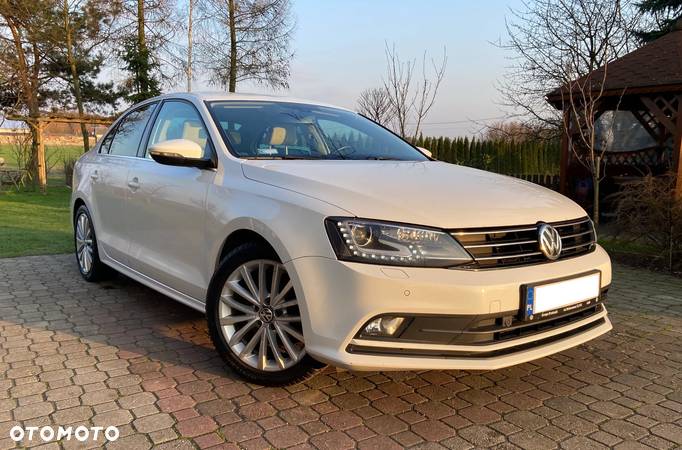 Volkswagen Jetta 1.4 TSI BMT Highline DSG - 1