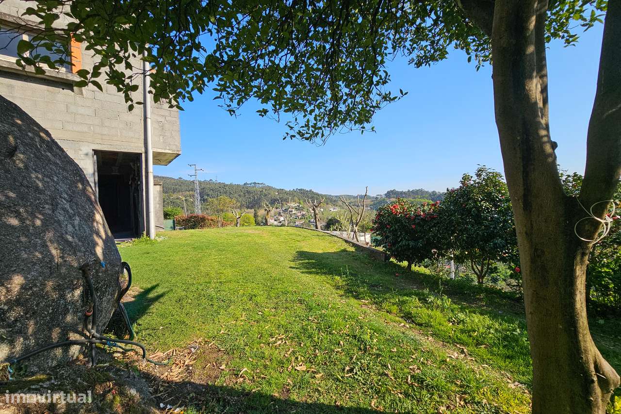 MORADIA INDIVIDUAL NUM TERRENO COM 1.300M2 - FRADES, PÓVOA DE LANHOSO - Grande imagem: 4/33