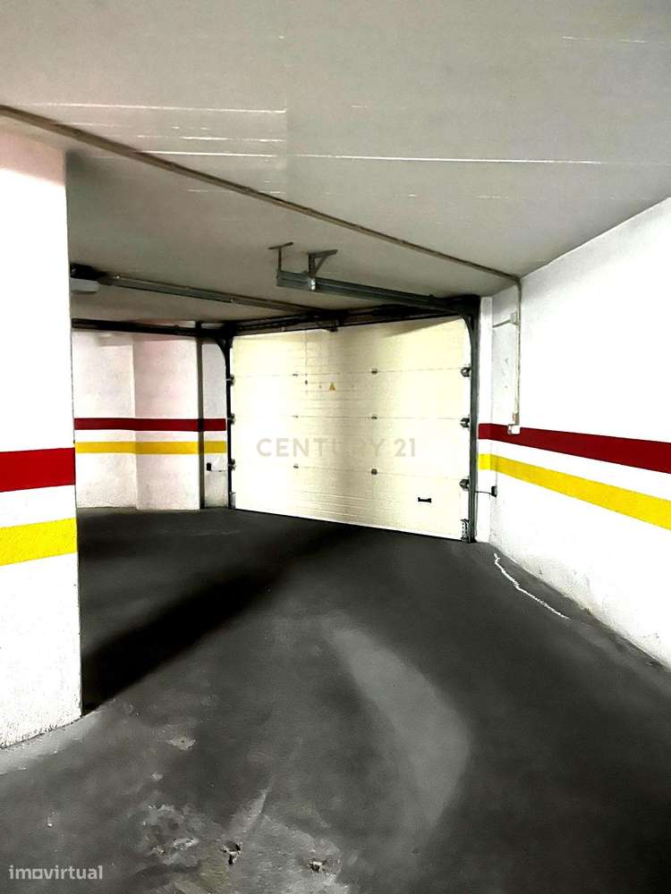 T3 153 m² com varanda | Garagem + 1 lugar de parqueamento a porta | Sa-10