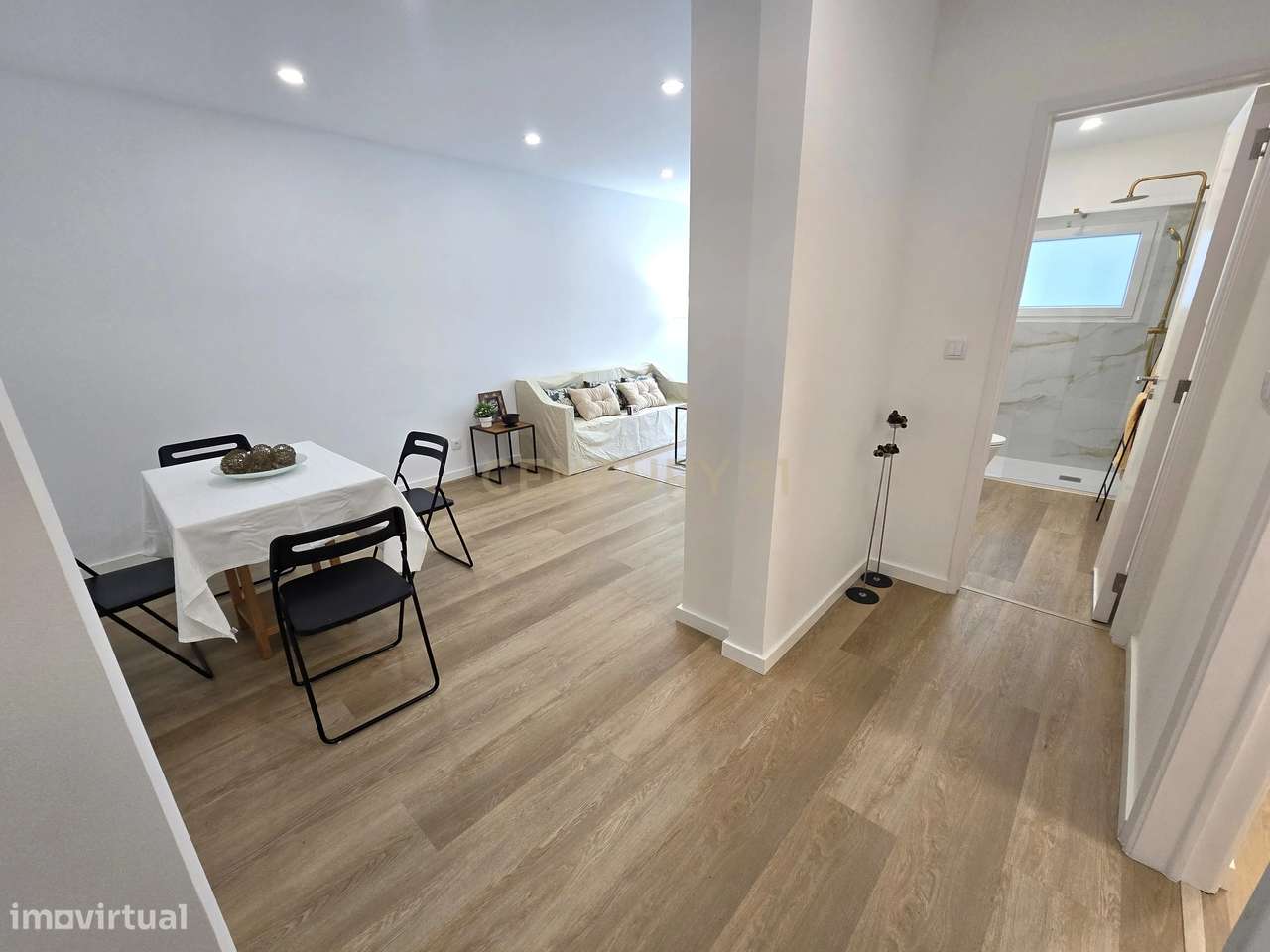Apartamento T2 Totalmente Remodelado em Almada, Cova da Piedade-5