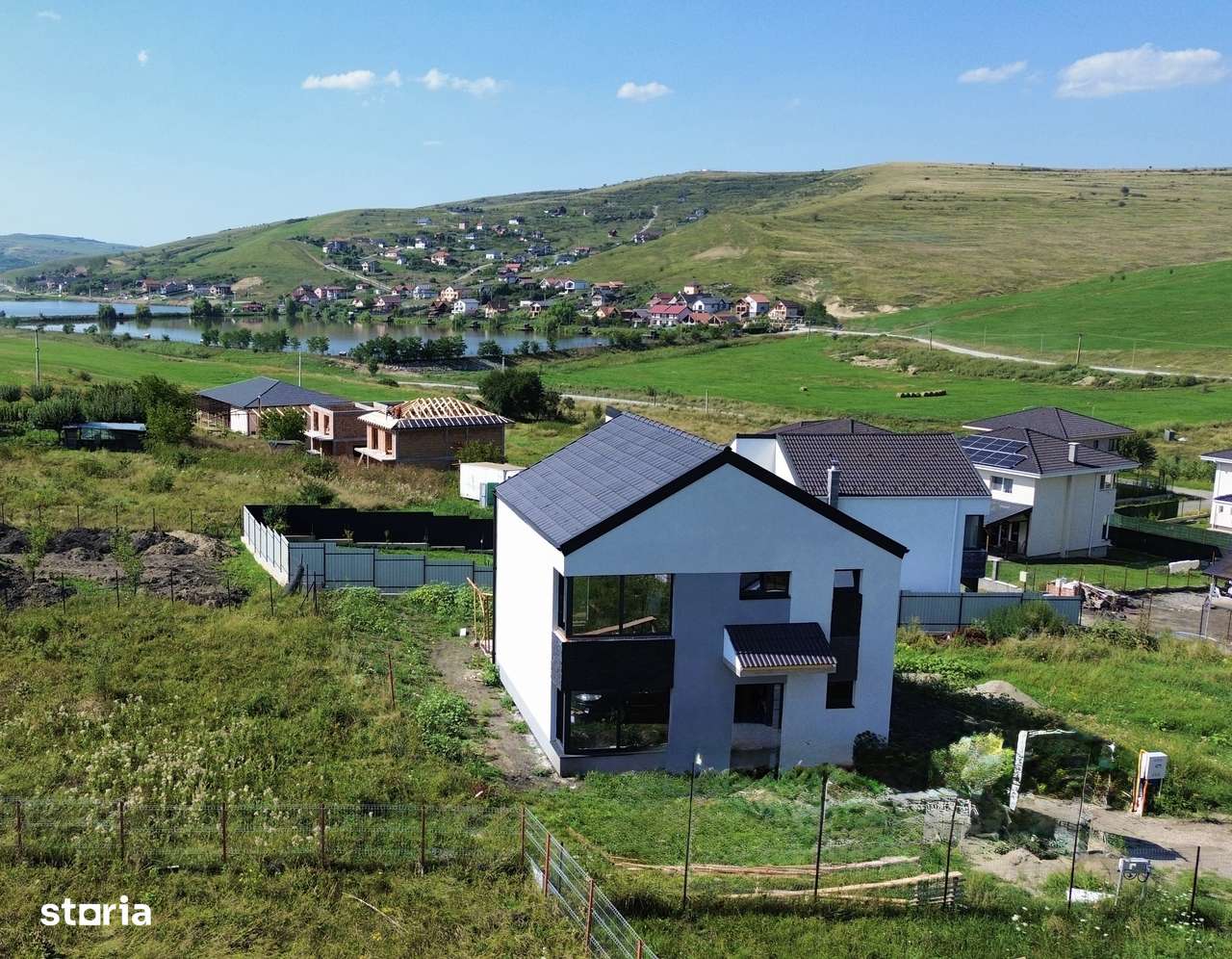 Casă nouă -  individuală de vânzare cu priveliste spre lac. - Imagine principală: 4/18