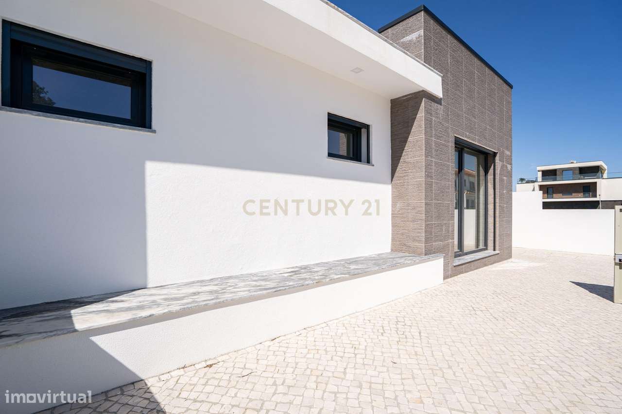 Moradia Térrea com piscina e quatro suites - Grande imagem: 4/59