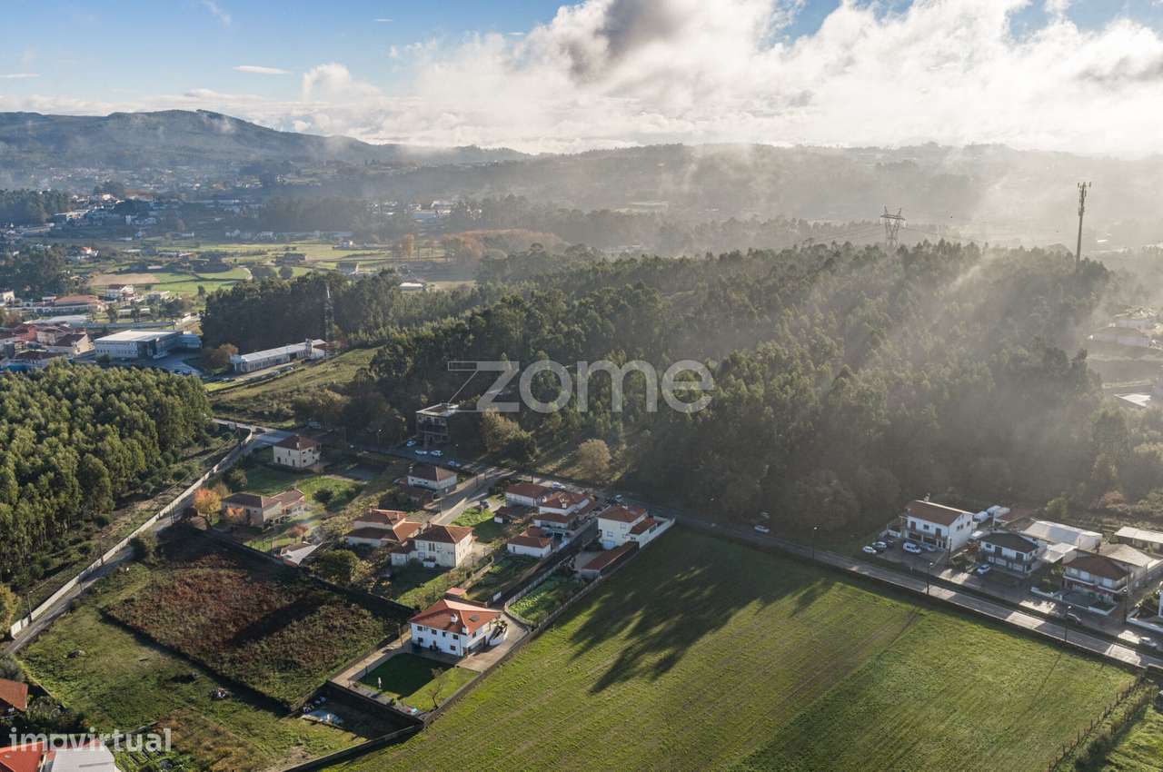 Terreno Rústico com 3930 m2 situado na Carvalhosa, Paços de Ferreira - Grande imagem: 4/17