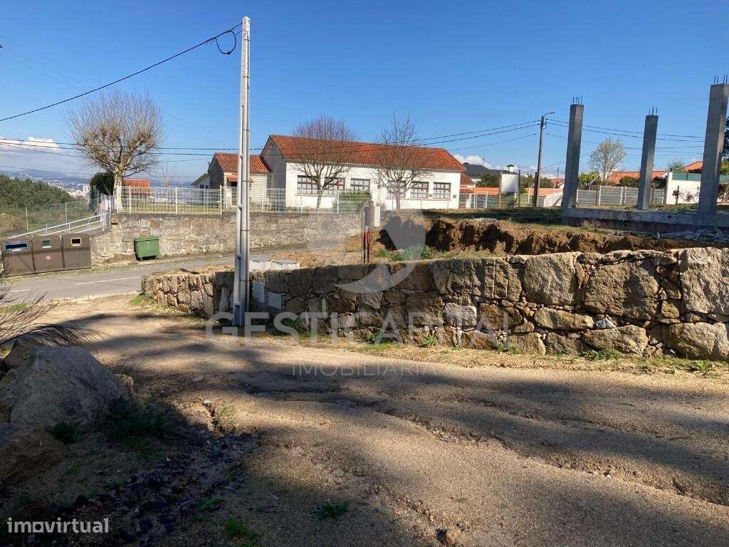 Oportunidade de Investimento: Moradia já com  Estrutura em Soalhães –-39