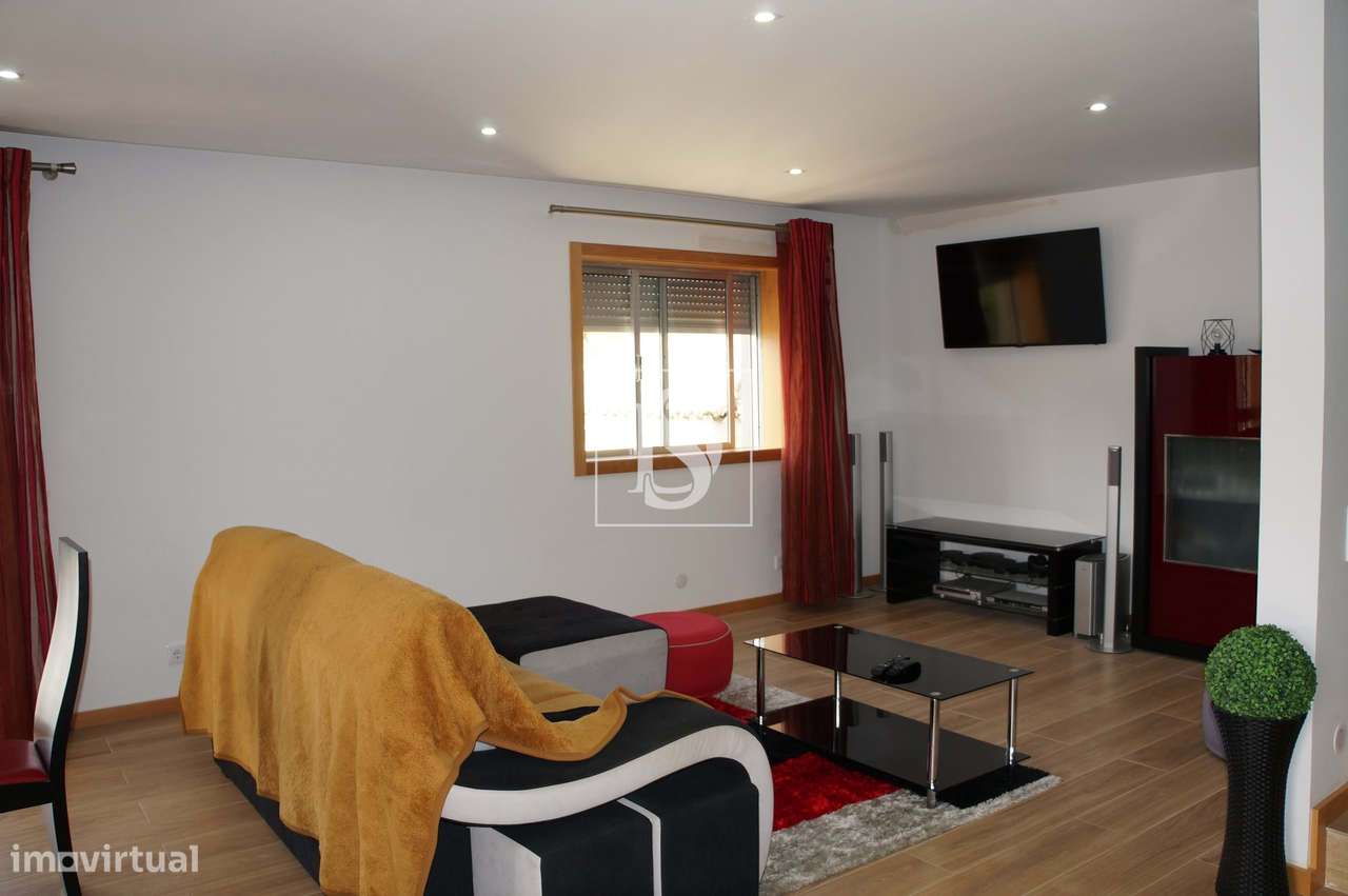 Moradia Isolada T3 em Vilar de Andorinho-43