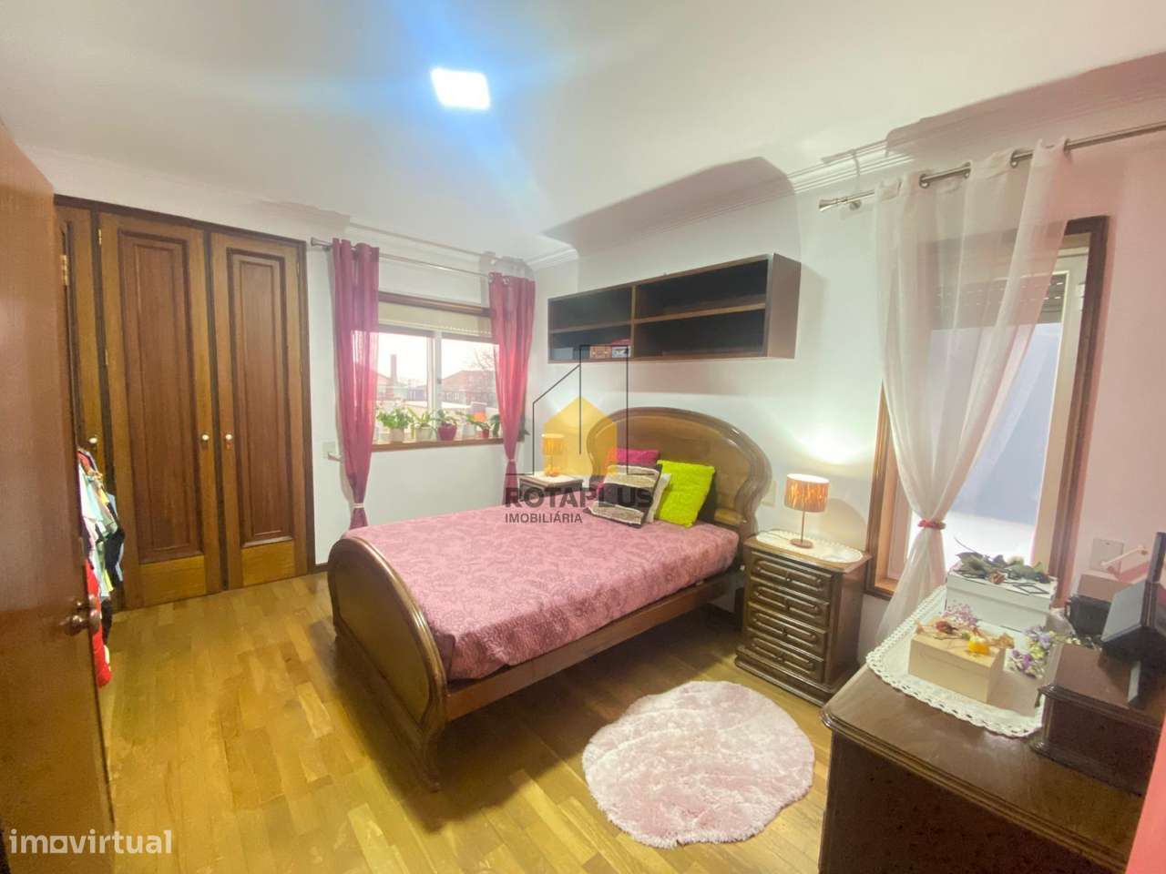 Moradia T4, Salão de Convívio e Excelente Localização-22