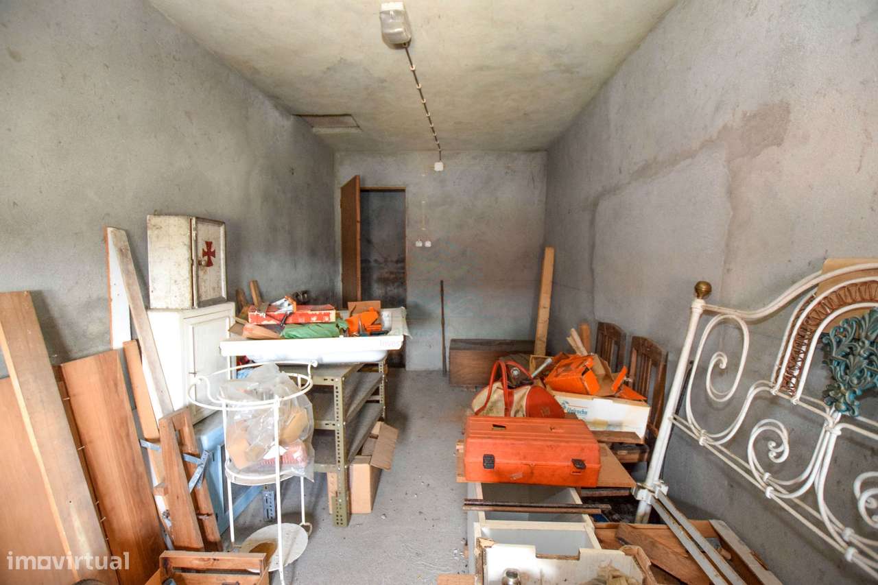 Moradia T7 com Garagem e Armazém - Alcorochel - Torres Novas-35