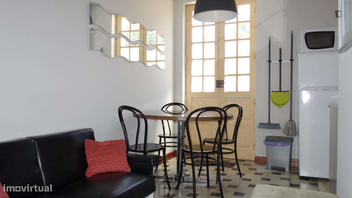 Quarto - localizado em Paranhos Porto - Grande imagem: 2/7