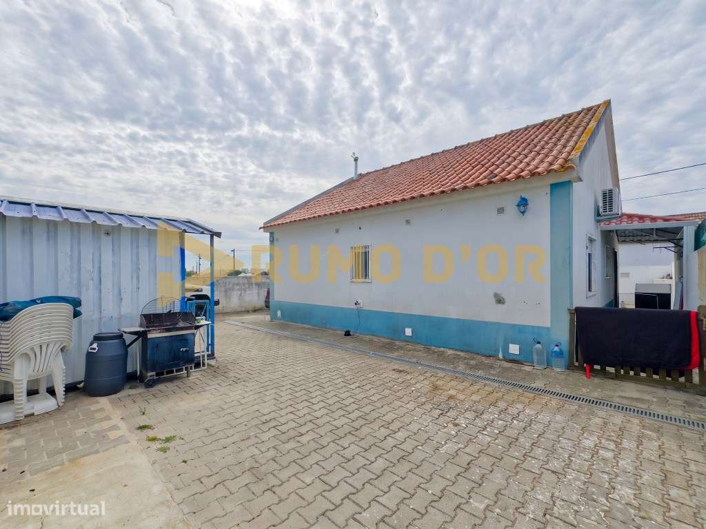 Moradia T2 Térrea em Carambancha, Carregado com 155 m² de Logradouro-21