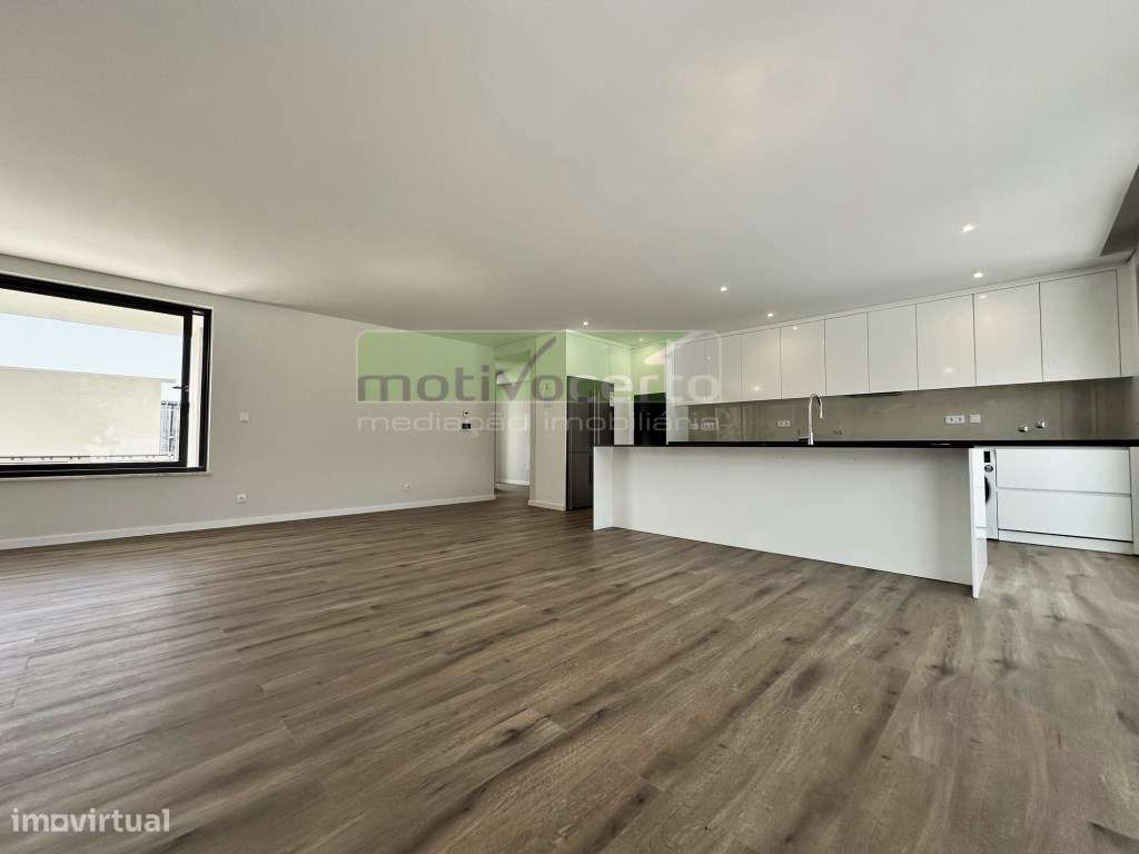 Moradia T3 Nova com Piscina e Garagem. Viva com Conforto em Leceia,...-1