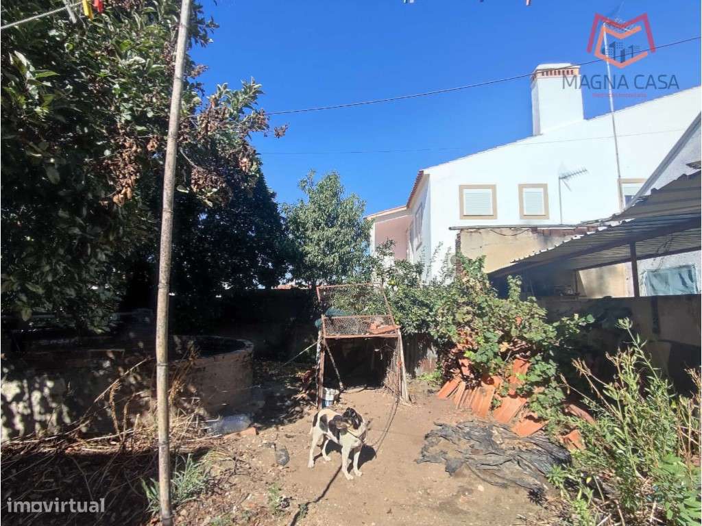 Moradia em Propriedade Total com 3 apartamentos T3, + 1 apartamento...-32