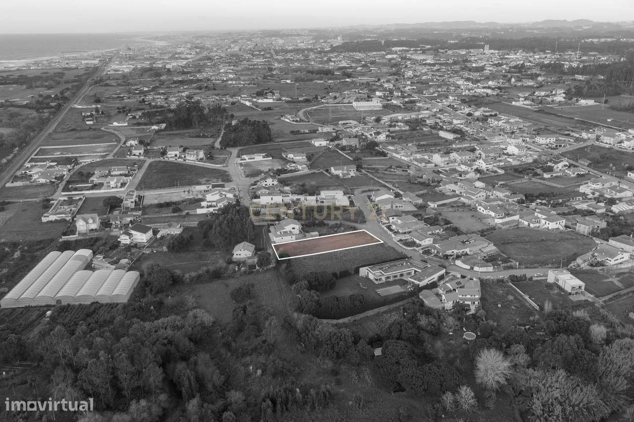 Terreno Urbanizável para moradia de 4 frentes em Paramos-Espinho-10