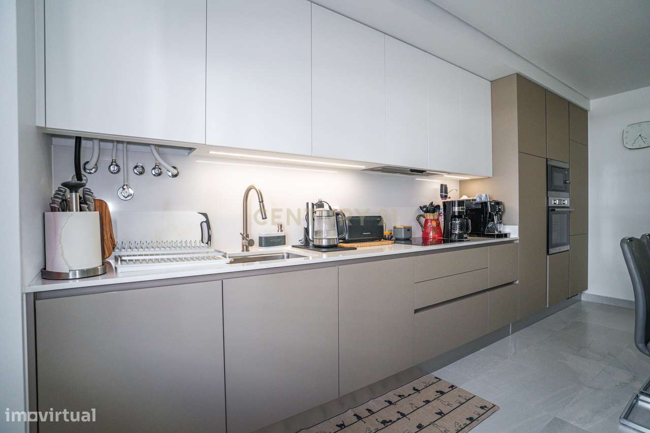 Apartamento T3 Semi-Novo em Caldas da Rainha | 2 Varandas | 2 Parqueam-5