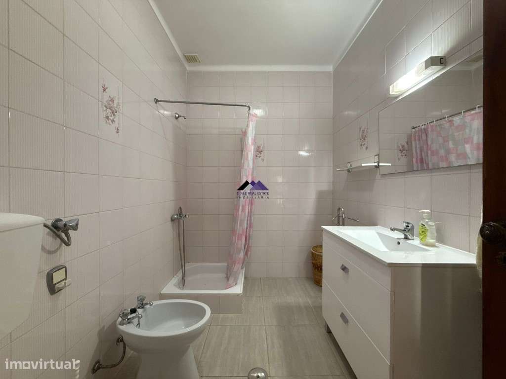 Moradia V3 com Estacionamento e Quintal-6